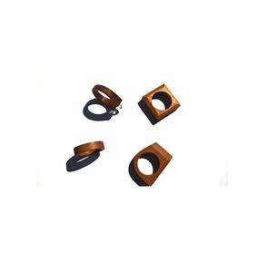 Ronds de serviette en bois aux tons chauds pour des dîners intimes créant une atmosphère chaleureuse et accueillante avec style - Product Image 1