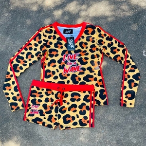 ชุดโยคะไซส์ใหญ่สำหรับผู้หญิง แบบสั้นเหนือเข่า ระบายอากาศได้ดี เหมาะสำหรับฤดูร้อน เสื้อแบบลำลอง ดีไซน์เนอร์ออกแบบ สีปรับแต่งได้ - Product Image 6