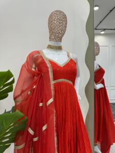 Hermoso vestido de fiesta-Parte inferior y Dupatta con Chikan Kari con trabajo de secuencia - Product Image 2