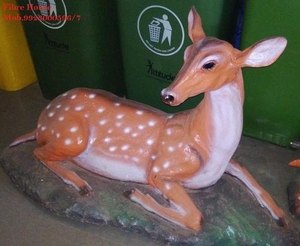 Statues de cerf en fibre de verre grandeur nature imperméables Sculpture de cerf en polyrésine - Product Image 2