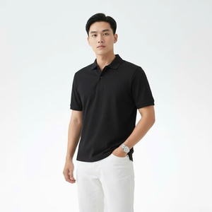 เสื้อสำหรับผู้ชายสไตล์วินเทจพิมพ์โลโก้ด้านหน้าผ้าโพลีเอสเตอร์แขนสั้นมีหลายสีให้เลือก - Product Image 4