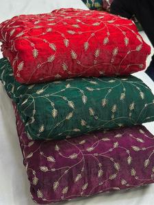 งานผ้าไหมเฟนดี้ ดีไซน์พิเศษ ตัดเย็บเป็นชุดเลเฮนกาสำหรับงานแฟนซี - Product Image 2