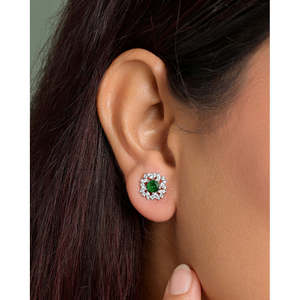 Pendientes de botón geométricos de plata verde con diseño floral, chapados en rodio, con diamantes y perlas, estilo clásico religioso, engaste de bisel, ideales para fiestas y regalos. - Product Image 4