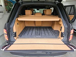 2022 SVAutobiography LWB, V8 suralimenté de 557 ch, transmission intégrale, palette de peinture bicolore, non modifiée - Product Image 5