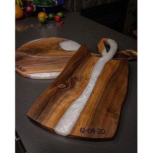 Tabla de Cortar Vintage Ecológica de Resina y Madera con Detalles de Piedra de Ágata Premium, Artesanía de Magnesia Hecha a Mano, Tamaño y Color Personalizables - Product Image 3