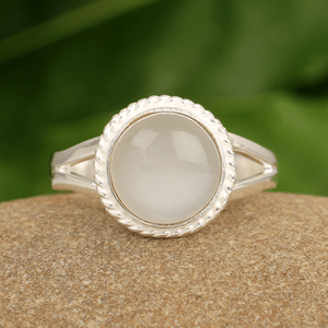 แหวนมูนสโตนสีขาวธรรมชาติแฟชั่นใหม่ เงินแท้ 925 ขนาด 10x10 มม. ทรงกรอบแบบโบฮีเมียน สวยหรู เหมาะสำหรับงานแต่งงานและงานปาร์ตี้ - Product Image 1