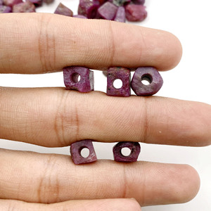 8-10mm tự nhiên <span class=keywords><strong>Ruby</strong></span> thô đá hạt khoan bán buôn nguyên đá quý cho sản xuất đồ trang sức - Product Image 5