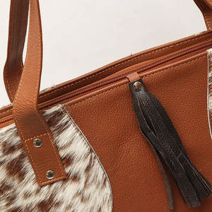 กระเป๋าหนังวัวแท้สไตล์ใหม่ปี 2026 สำหรับผู้หญิง คุณภาพสูง ออกแบบเองได้ แฟชั่นสำหรับสาวๆ กระเป๋าถือหนังวัว - Product Image 5