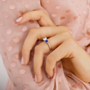 แหวนทอง 18K/14K ประดับพลอยไพลินสังเคราะห์และมอยส์ซาไนต์ |   แหวนหมั้นแบบมินิมอลสำหรับผู้หญิง |   ขายส่งและดรอปชิปปิ้งเครื่องประดับ - Product Image 3