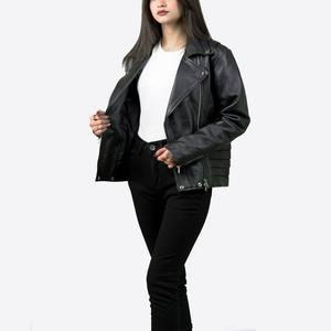 Veste en cuir minimaliste pour femme avec fermeture éclair cachée Veste en cuir courte contemporaine pour un style quotidien - Product Image 4