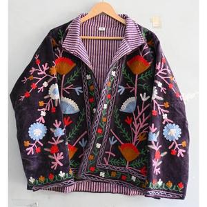 Veste en velours brodée à la main ethnique Boho Manteau d'hiver élégant pour femmes - Product Image 2