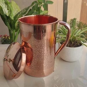 Jarra de agua de cobre hecha a mano de primera calidad con un diseño elegante para una bebida saludable y decoración del hogar - Product Image 1