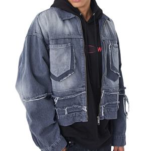 Veste en jean d'hiver pour homme durable avec logo sur le devant offrant des performances de plein air de qualité supérieure et un look élégant - Product Image 1