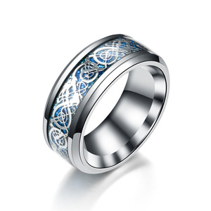 Anello Celtico con Drago in Fibra di Carbonio Rossa da 8mm per Uomo, Bordo Smussato, Fede Nuziale con Drago per Donna, Gioielli da Uomo - Product Image 5