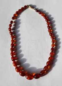 Collar con colgante de resina artística de primera calidad Diseño de color vibrante para apariencia moderna Boho Chic - Product Image 4