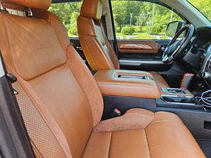 Tundra 2021 Edición 1794 CrewMax 4x4, Motor V8 de 5.7 Litros - Product Image 3