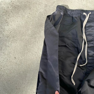 2025 nouveauté Streetwear bouton personnalisé pantalon en Nylon décontracté Long Cargo pantalon entraînement pour hommes pantalon OEM entretenu - Product Image 4