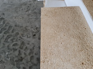 Dalles de pavage en travertin à coupe croisée martelé 20x20cm, durables pour l'extérieur, allées de jardin, fabriquées en Turquie - Product Image 5