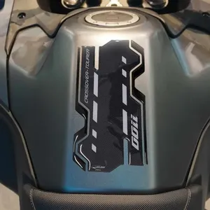 Barre di Protezione Serbatoio Moto in Resina Adesiva 3D su Misura, Impermeabili, con Logo Personalizzabile, Compatibili con Honda 2022-2025 - Product Image 1