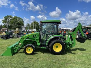 Tractor de Ruedas John Deere 320R con Cargador Frontal y Trasero, Máquina Utilitaria Agrícola de 60HP - Product Image 1