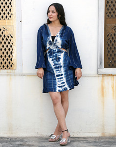 ชุดเดรสตัวสั้นผ้าเรยอนสำหรับผู้หญิงเสื้อเอวลอยแขนยาวพร้อมกระโปรงสั้นเหมาะกับช่วงเวลาใส่เดินชายหาด - Product Image 1