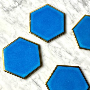 Venta al por mayor de posavasos de mármol azul hechos a mano con incrustaciones de oro para decoración de comedor y bar disponibles a precio de fábrica - Product Image 5