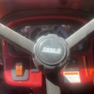 Tracteur d'occasion IH Farmall 31 avec chargeur frontal - Product Image 4