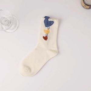 Calcetines personalizados de algodón 100% para mujer, diseño Floral 3D, mariposa, transpirable, de secado rápido, informal, uso diario, etiqueta privada de Vietnam - Product Image 4