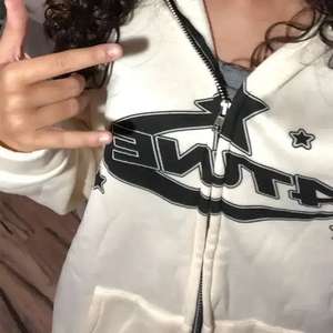 เสื้อฮู้ดโอเวอร์ไซส์สำหรับผู้หญิงเสื้อมีฮู้ดโอเวอร์ไซส์แบบ Y2k ระบายอากาศได้สำหรับ Y2k อินเทรนด์โลโก้แบบกำหนดเอง - Product Image 3