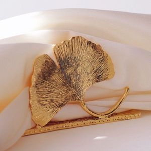 Porte-rond de serviette en métal de luxe fabriqué à la main avec motif traditionnel ethnique pour la décoration de table à manger de fête de mariage - Product Image 1