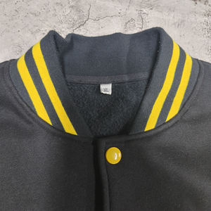 ผู้ผลิต OEM ขายส่งเสื้อแจ็คเก็ตเบสบอล Letterman คุณภาพสูงสำหรับผู้ชาย เสื้อแจ็คเก็ตวาร์ซิตี้แบบวินเทจสตรีทแวร์ฤดูหนาวแบบเรียบง่ายสั่งทำได้ - Product Image 4