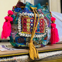 Tas Gaya Potli dari Kain Banjara Vintage yang Berwarna-warni