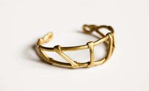 Bracelet en métal léger, facile à porter, à porter en superposition avec d'autres bijoux pour un style unique et élégant - Product Image 6