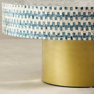 Un attrait dynamique à notre accent Pièce maîtresse élégante et charmante pour toute pièce Table en mosaïque de nacre Capiz - Product Image 3