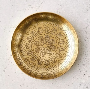 Plato de Servir Redondo de Latón Puro con Diseño Martillado para Uso en el Hogar, Hoteles y Restaurantes - Product Image 1