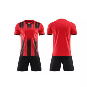 Camiseta de fútbol deportiva para hombre transpirable de poliéster con estampado personalizado, conjuntos de uniformes de fútbol, Conjunto de camiseta hecha en Pakistán - Product Image 1