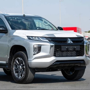 Mitsubishi LC200 2023 occasion volant à gauche intérieur sombre sièges en cuir AWD SUV sport utilitaire diesel - Product Image 1