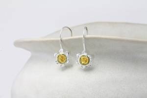 ต่างหูรูปดอกแดฟโฟดิล, ต่างหูดอกแดฟโฟดิลทำมือ, ต่างหูโลหะผสม, เครื่องประดับฤดูใบไม้ผลิ, วันเกิดเดือนมีนาคม, ดอกแดฟโฟดิลบาน - Product Image 3