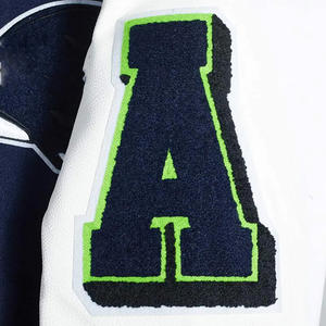 Chaqueta de béisbol universitaria de talla grande para hombre, chaqueta de lana retro con mangas de cuero, bombardero informal con letras y logotipo personalizado bordado - Product Image 4