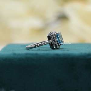 Anillo de compromiso de Halo y pavimento de diamante cultivado en laboratorio de corte radiante azul, lujoso anillo de compromiso de platino 950 para mujer - Product Image 3