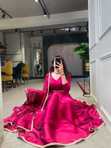 ผ้าไหม Lehenga Choli พิเศษพร้อมขอบลูกไม้ทํางานและ Rangoli ผ้าไหม Dupatta สําหรับผู้หญิงนักออกแบบอินเดีย Lehenga Choli Dupatta - Product Image 4