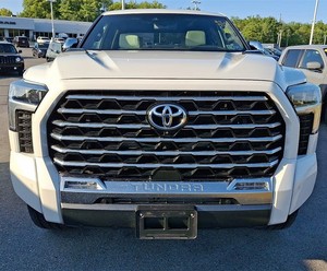 HV crewmax CAB พร้อมล้อโครเมียม4WD สีขาว2024 Toyot_a Tundr_a แบบไฮบริด - Product Image 1