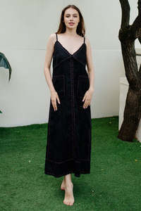 Vestido de lino negro de alta calidad hermoso bordado Floral Vestido largo de estilo de lujo único para mujeres niñas Método de tejido - Product Image 2