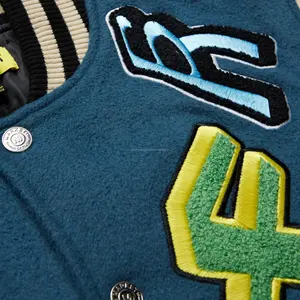 Chaqueta Varsity Bordada con Parches de Chenilla de Bulldog Personalizada al por Mayor, Cuello Alto, Talla Grande, Estilo Retro, Chaqueta Bomber Urbana - Product Image 4