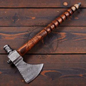 Hacha de Acero de Damasco Hecha a Mano Personalizada, Hacha Tomahawk Forjada de Alta Calidad con Mango de Madera de Palisandro Grabado a Mano - Product Image 6