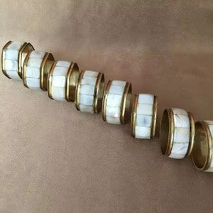 Rond de serviette en bois et vadrouille de bonne qualité dernière conception porte-serviettes de forme ronde de luxe pour la décoration de table de mariage et la fête - Product Image 1