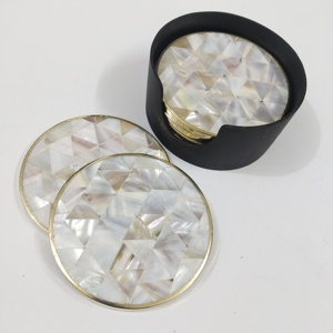 Ensemble de sous-verres de vadrouille de luxe en nacre avec incrustation de triangle avec support noir Tapis et tampons de décoration de table fabriqués à la main - Product Image 1