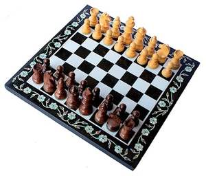 Ensemble d'échecs de luxe en pierre d'onyx Venktesh Designs, échiquier artisanal écologique, pièces en forme d'ange, de fleur et d'animal, saphir noir - Product Image 1