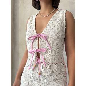 Chaleco de encaje con detalle de mezclilla y lazo frontal para mujer en rosa crudo - Chalecos al por mayor - Product Image 2