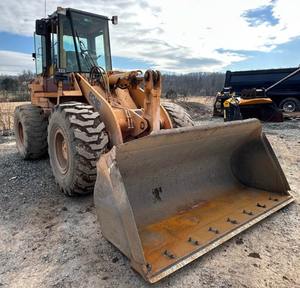 Chargeuse sur chenilles Mini 1992 avec moteur Cummins et pompe Parker, garantie 1 an - Haute efficacité et performances robustes - Product Image 1
